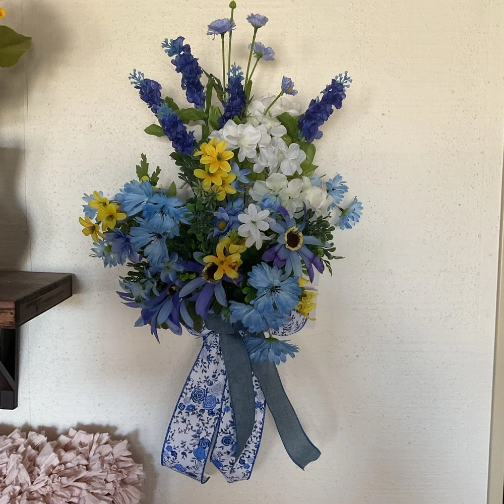 Wreath door hanger handmade stunning unique beautiful cute elegant spring - Picture 2 of 3